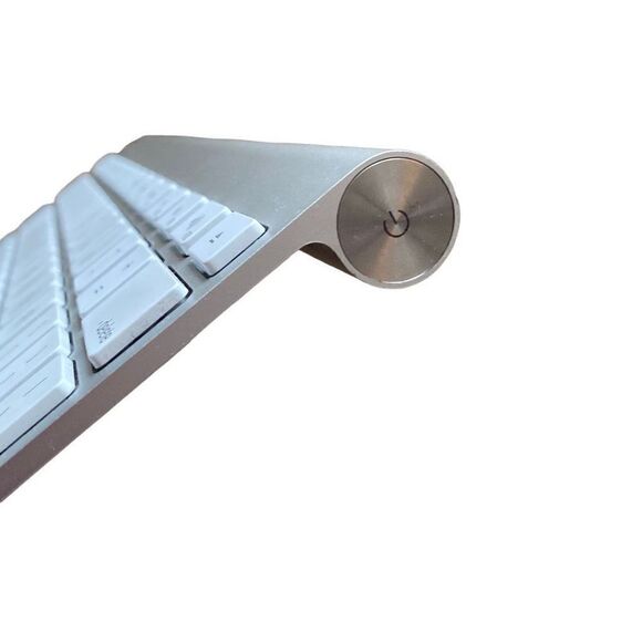 Apple Keyboard  - Picture 4 of 5